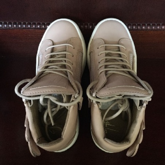 BRAND NEW!! Giuseppe Zanotti - May London w/ Wings US 4 | IT 34 (NIB) - Picture 5 of 6